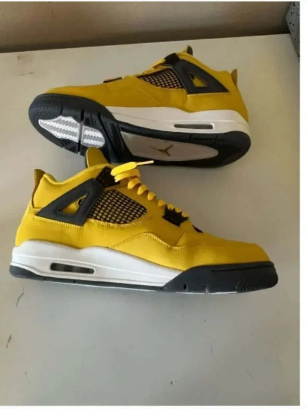 Air Jordan 4 lightning yellow
